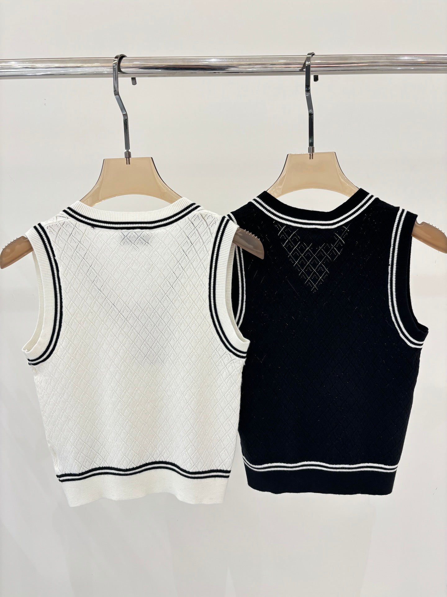 C 25 White Knit Vest