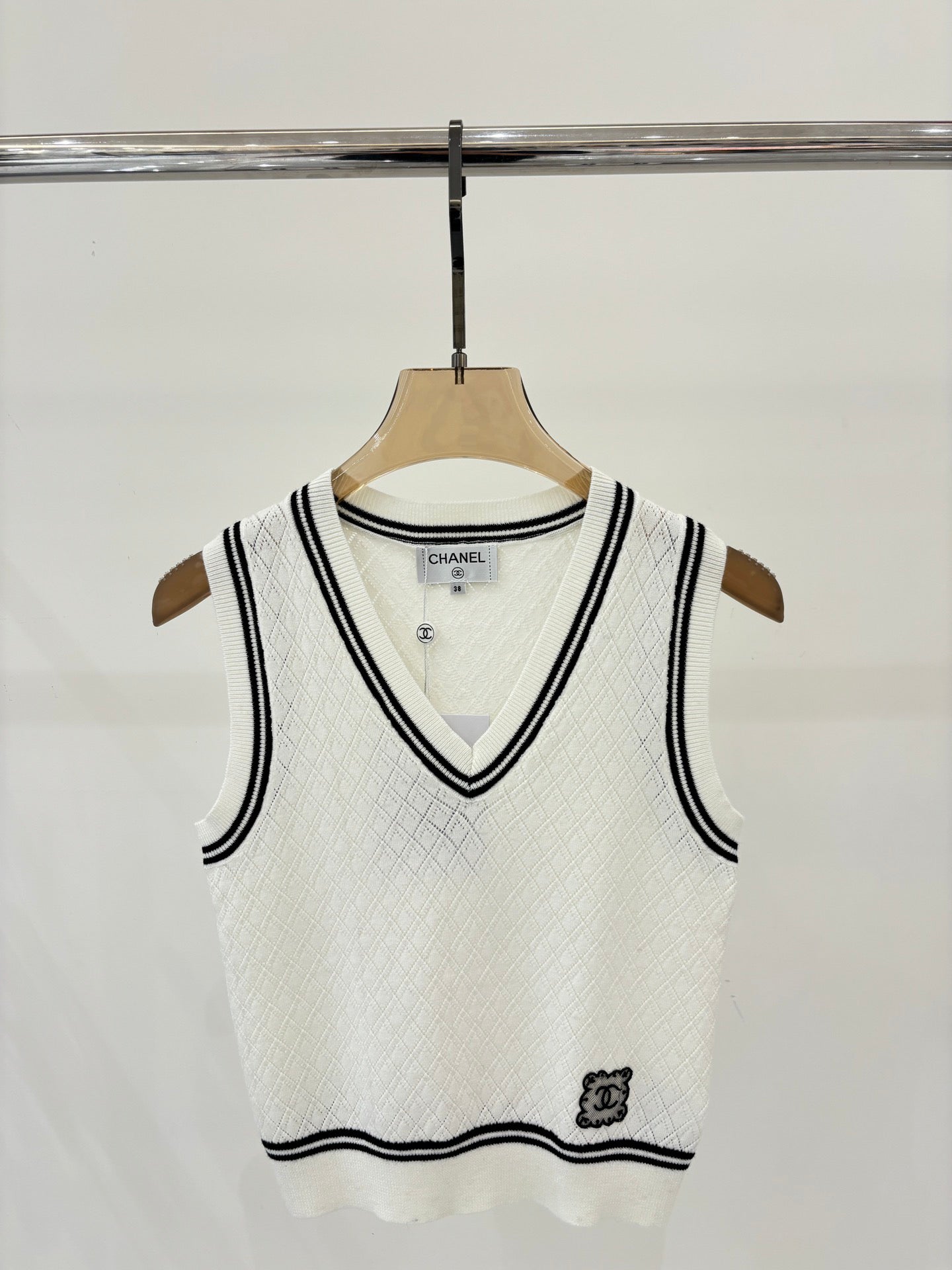 C 25 White Knit Vest