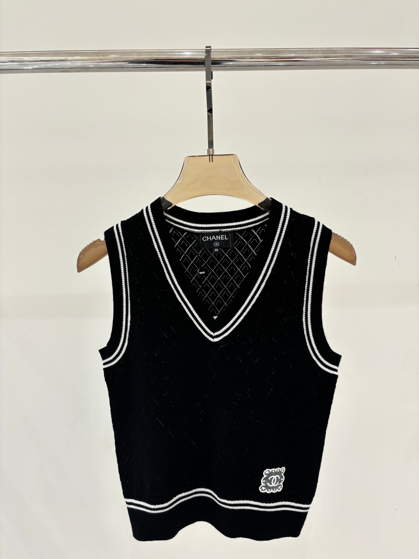 C 25 White Knit Vest
