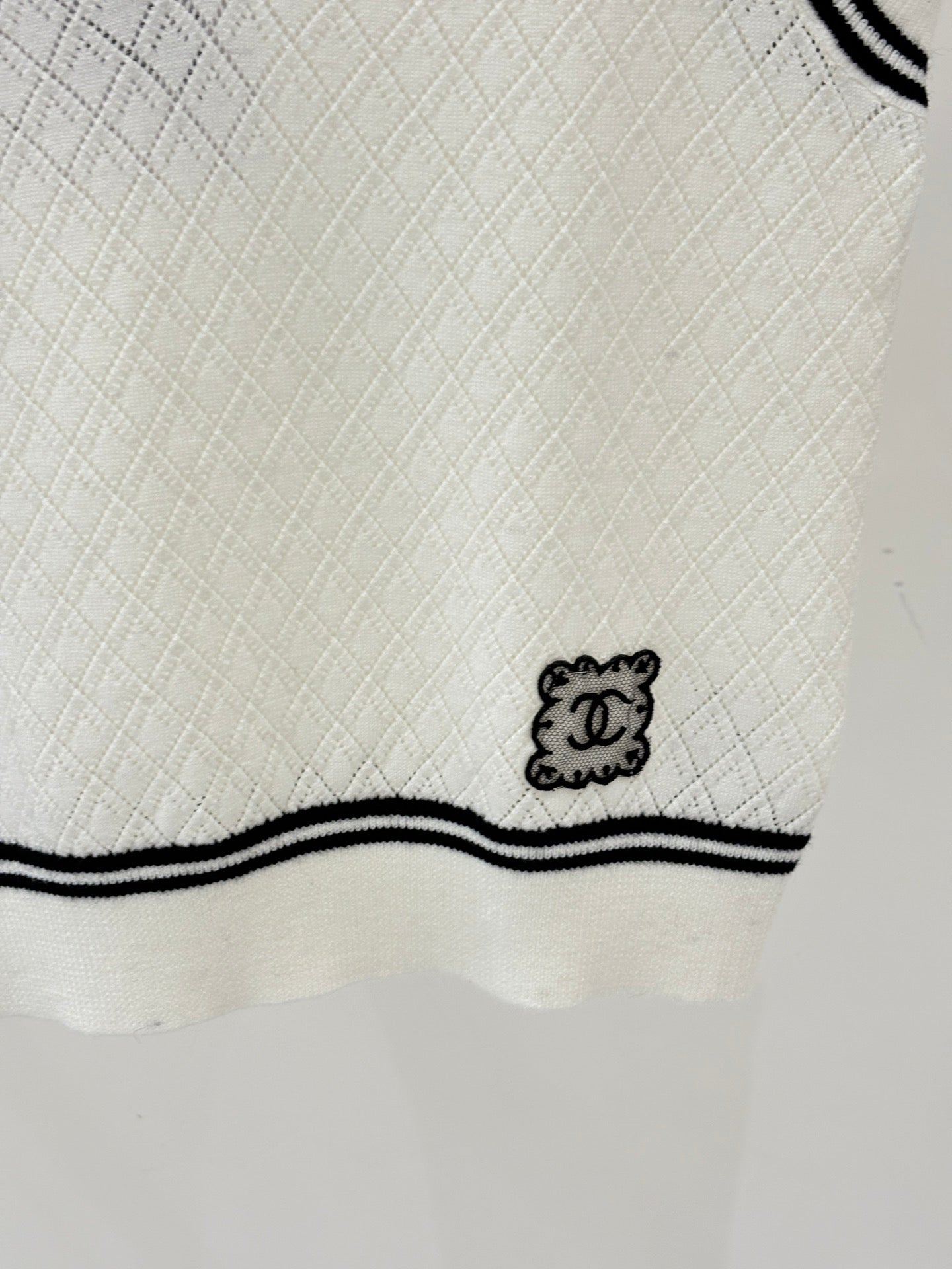 C 25 White Knit Vest