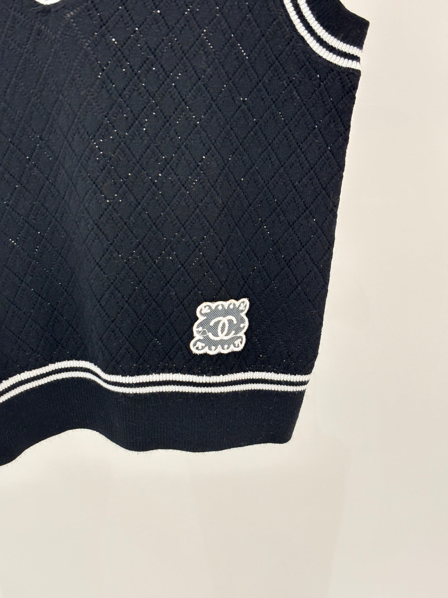C 25 White Knit Vest