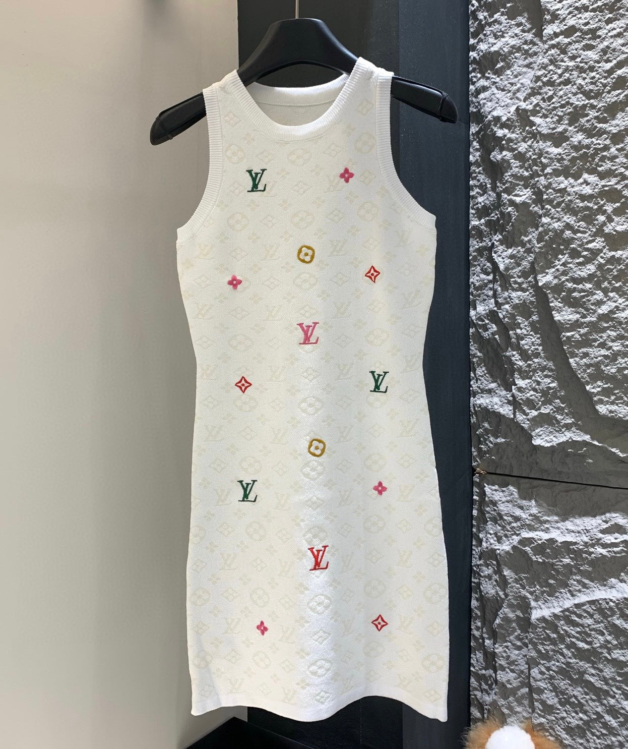 L Embroidered dress