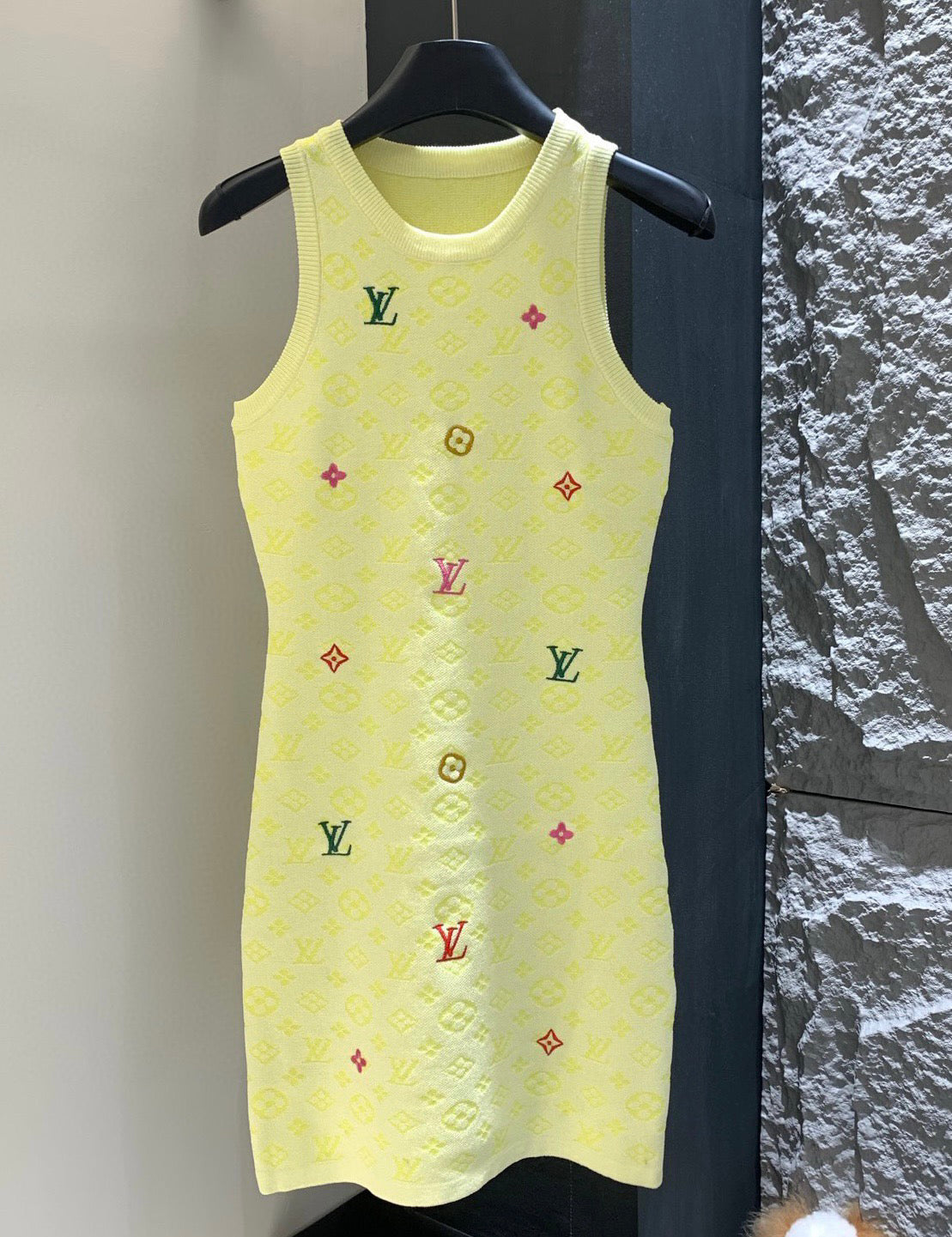 L Embroidered dress