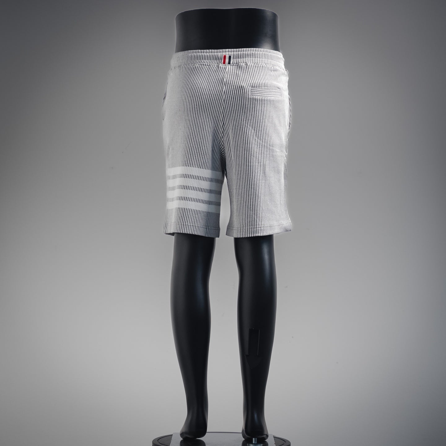 Thom short