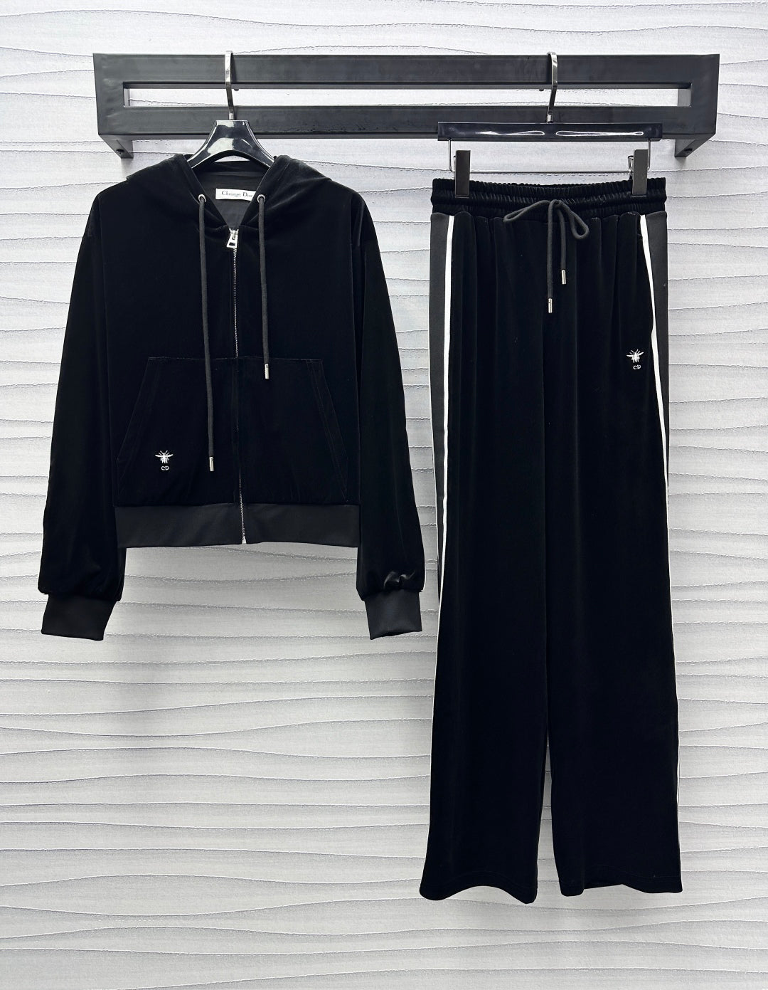 Bee embroidered logo velvet suit