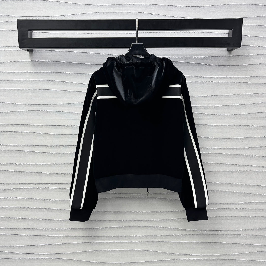 Bee embroidered logo velvet suit