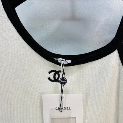 Off-shoulder double clogo T-shirt