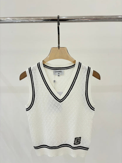 C 25 White Knit Vest