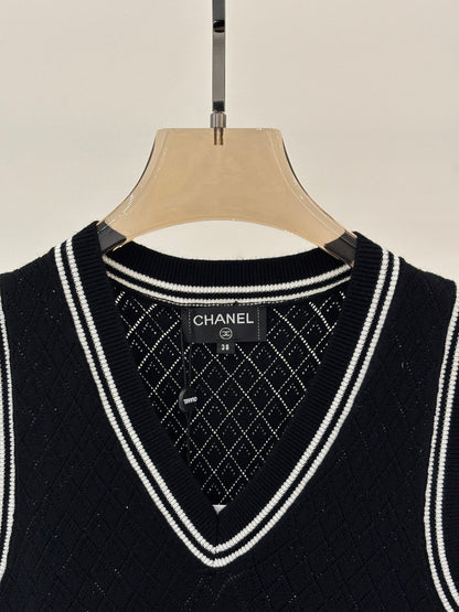 C 25 White Knit Vest