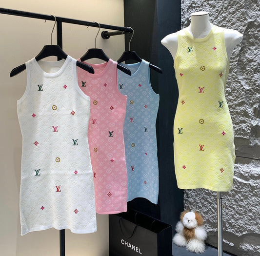 L Embroidered dress