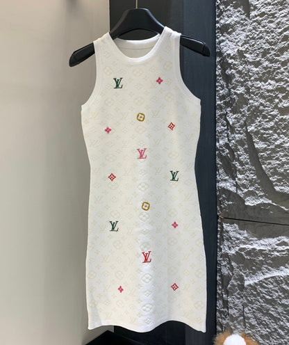 L Embroidered dress